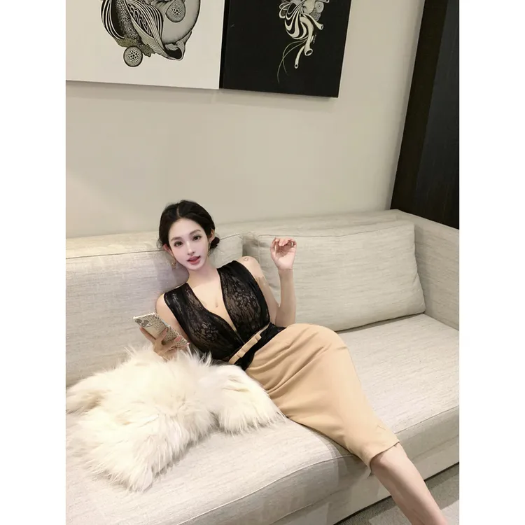 法式纯欲气质蕾丝拼接针织连衣裙女秋冬季v领收腰显瘦背心连衣裙