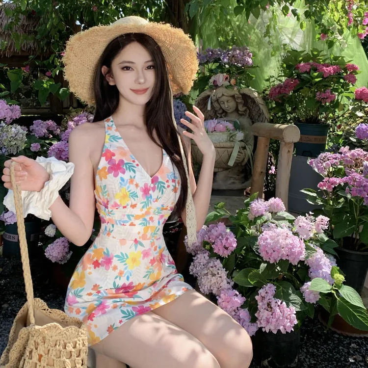 多巴胺彩色碎花v领挂脖连衣裙2025夏季女装度假风收腰显瘦短裙潮