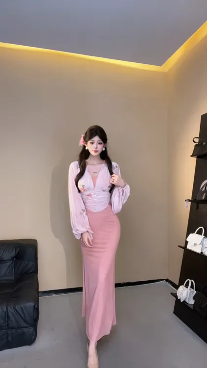 小莹日记【桃之夭夭】气质性感纯欲小众带袖包臀连衣裙QXQHZ52023