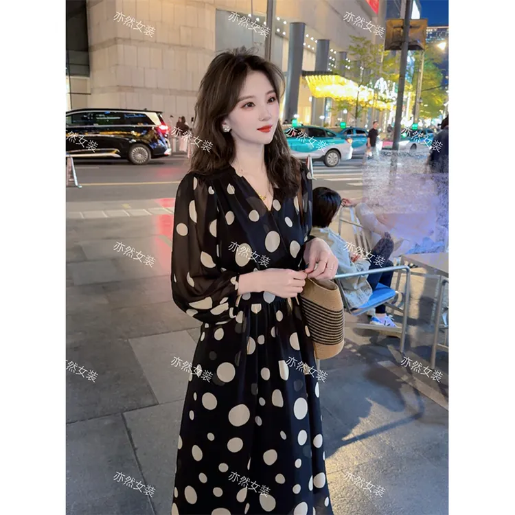 黑色不规则波点气质连衣裙女夏新款V领优雅通勤显瘦法式连衣裙