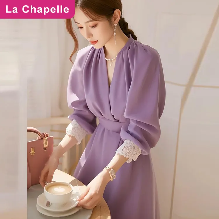 拉夏贝尔紫色蕾丝边连衣裙女2025春夏新款海边度假法式收腰中长裙