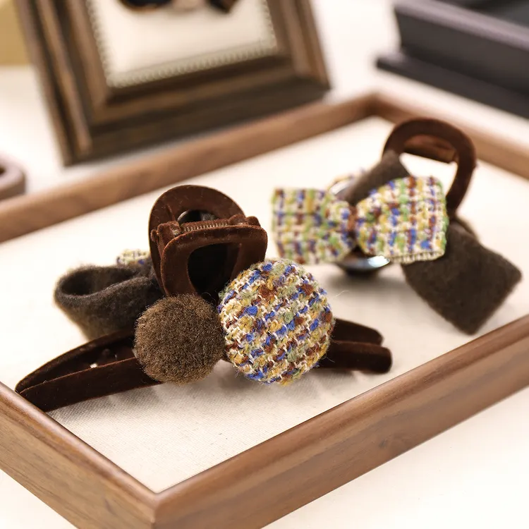 秋冬拿铁可可毛绒蝴蝶结抓夹女后脑勺鲨鱼夹2025新款高级感小香风