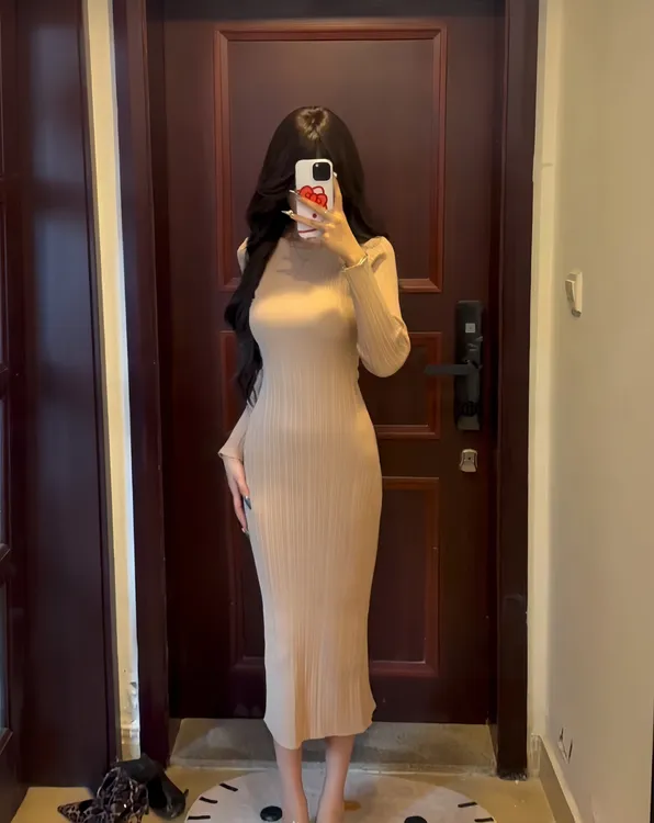 2025秋季新款性感修身包臀长裙纯欲肌理感长袖收腰显瘦女毛针织衫