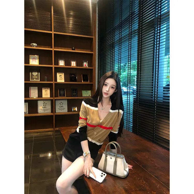 法式小香风V领撞色针织开衫女装初秋季纯欲宽松显瘦气质长袖上衣