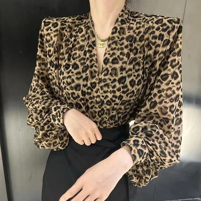 港风复古穿搭高级感御姐豹纹V领灯笼袖沙衬衫慵懒风气质显瘦上衣