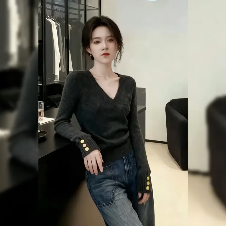 灰色v领针织打底衫上衣2026春季新款高级感修身小个子短款毛衣女