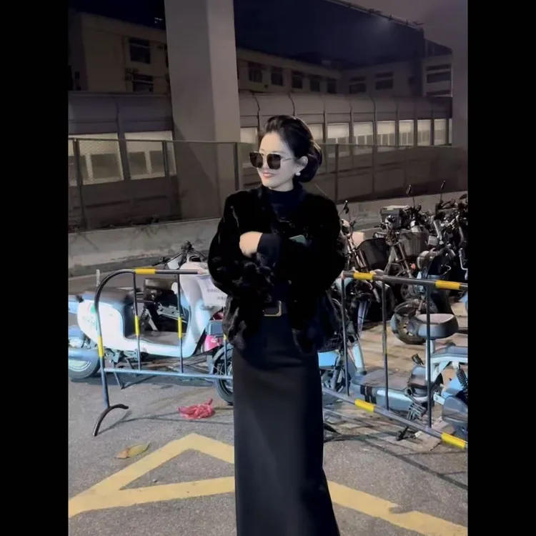 【姜千万】2025冬季新款气质显瘦竖条环保毛毛外套