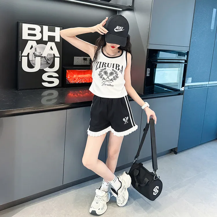 小女孩洋气套装夏2025新款女童夏季薄款背心儿童休闲黑色花边短裤
