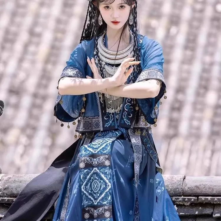 云南贵州少数民族红色苗族舞蹈演出服苗疆女土家族苗寨旅拍摄影服