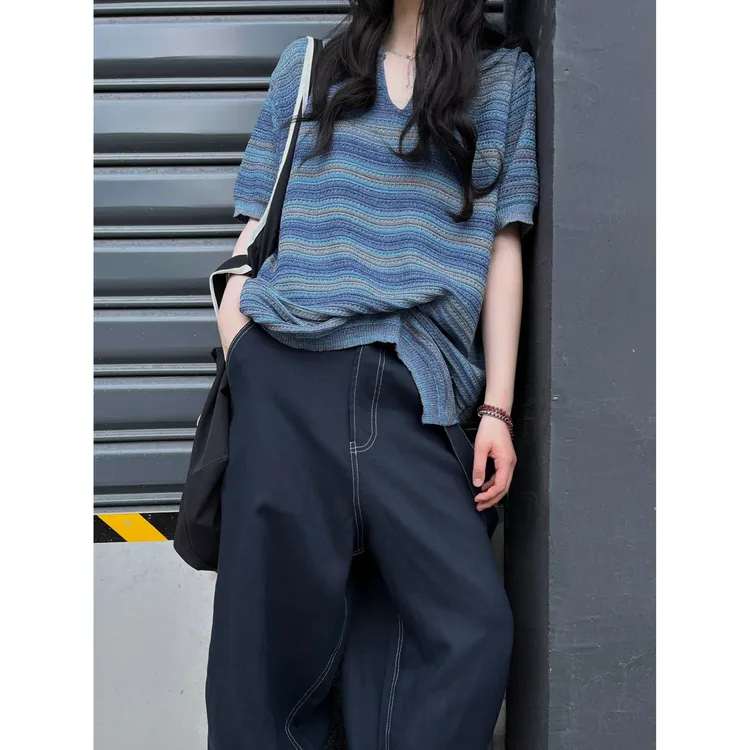 SHAKEAIR“五彩斑蓝”松弛感蓝色渐变条纹V领冰丝针织短袖T恤 SW731