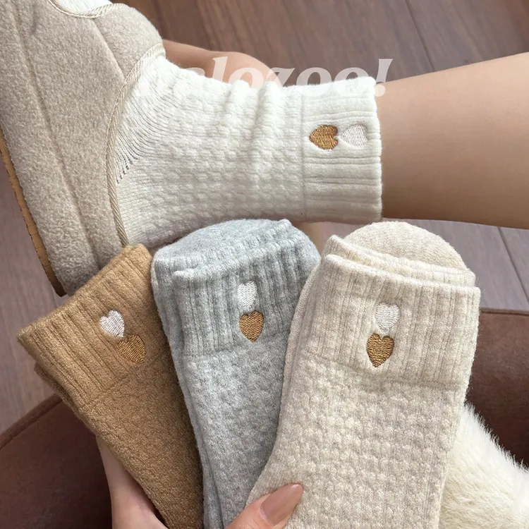 刺绣厚袜子女款秋冬女生可爱加绒加厚保暖月子袜居家地板睡眠棉袜