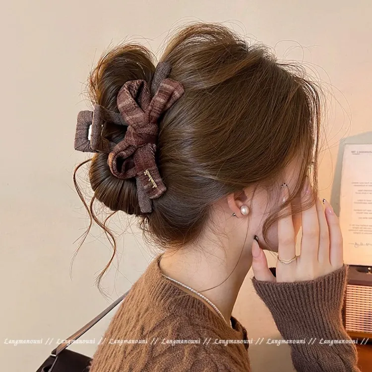 格纹蝴蝶结抓夹女高级感大号后脑勺鲨鱼夹2025新款发量多盘发夹子