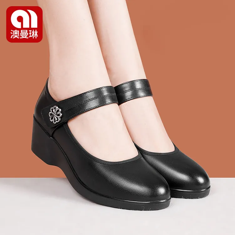 妈妈鞋真皮黑色百搭中老年春秋魔术贴小皮鞋浅口软底舒适坡跟单鞋
