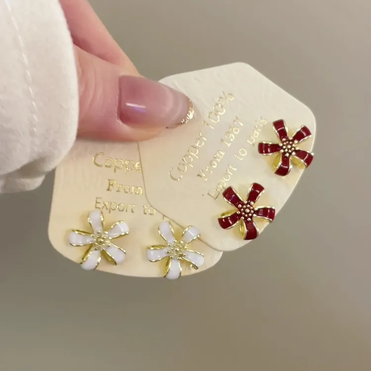 合金耳饰 秋冬新款滴油小花朵耳钉温柔少女可爱甜美百搭耳饰