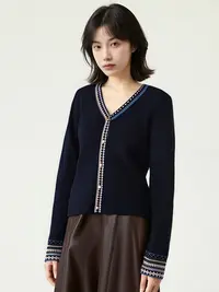 WANTHAT/凡黛卡设计感复古港风V领针织衫8358