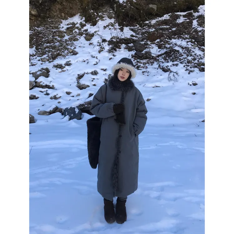 ZHONG HE · 25冬新款90白鸭绒毛毛拼接加厚保暖时髦长款羽绒服女