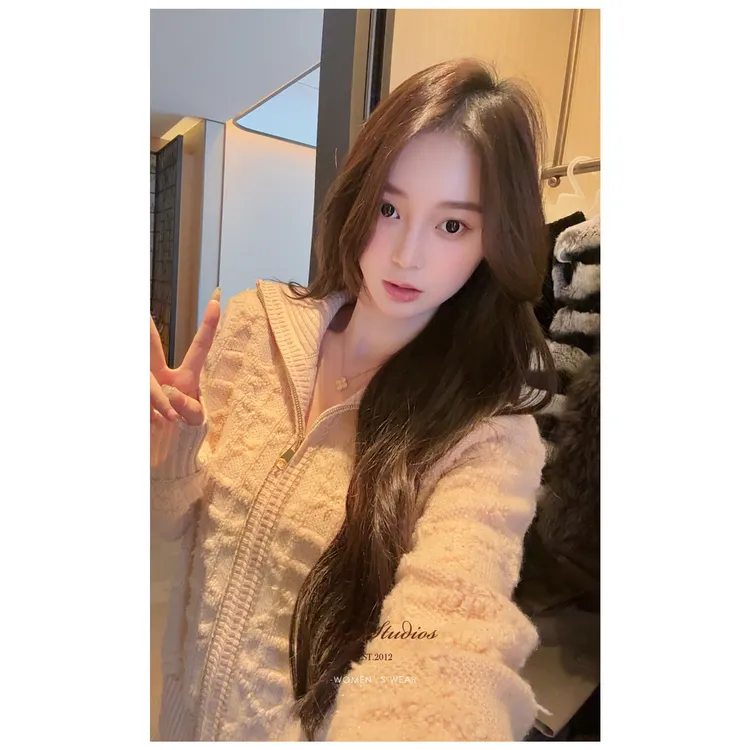 Innstudios「戴妃格」金闪闪格纹细闪100%羊毛针织外套秋冬保暖毛衣