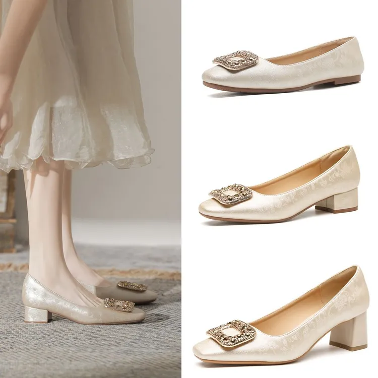 法式气质新中式粗跟单鞋平底浅口妈妈鞋方头低跟跟鞋高跟大码鞋子