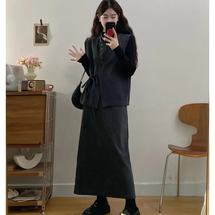 大码女秋冬新品韩版气质休闲打底衫小香风马甲外搭+半身裙三件套