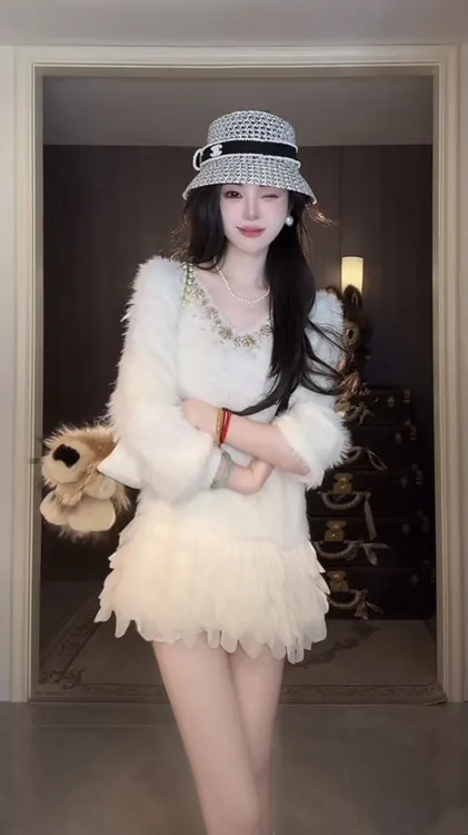 【雅乔定制】云朵吐司 V领钉钻长毛毛衣女套头宽松DYDD-25070174