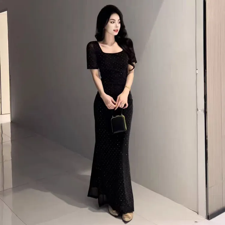 赫本风重工烫钻短袖连衣裙女2025夏季新款气质收腰显瘦包臀长裙子