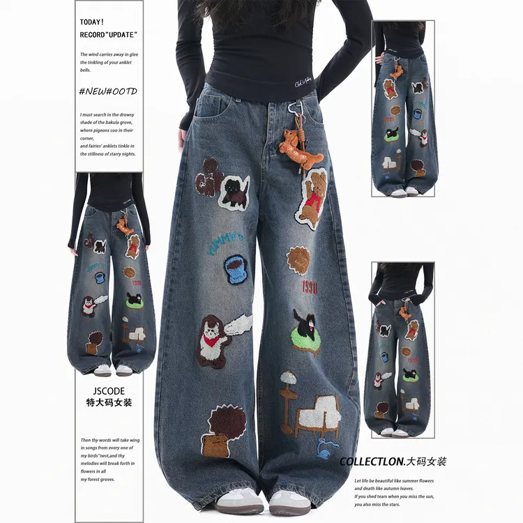 特大码美式卡通趣味减龄刺绣弯刀牛仔裤女胖mm宽松遮胯高腰阔腿裤