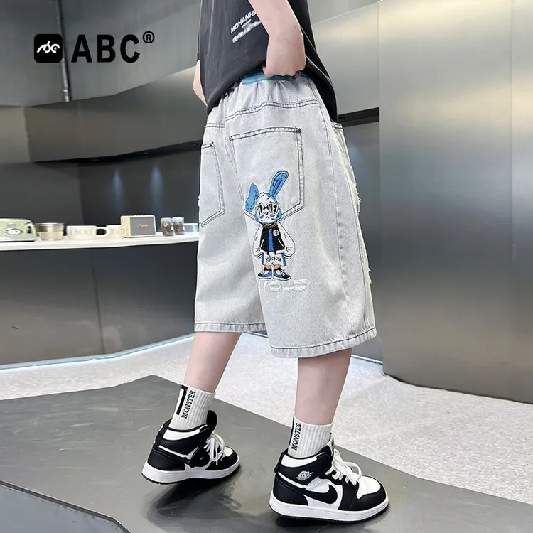 ABC男童夏季牛仔中裤2025新款男孩卡通印花短裤男大童破洞七分裤