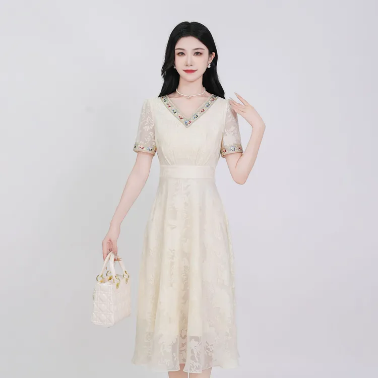 2025夏季时尚气质显瘦轻奢短袖连衣裙法式收腰长裙女