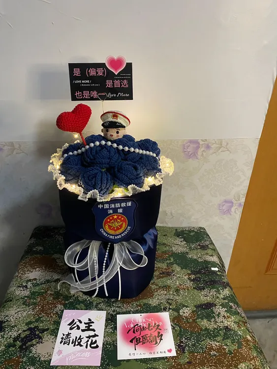手工编织火焰蓝消防主题玫瑰假花花束七夕生日