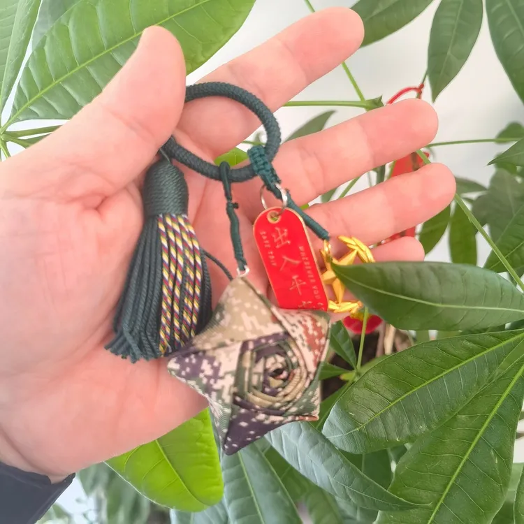 出入平安手工编织迷彩五角星钥匙扣可爱送对象礼物包包挂件卡通