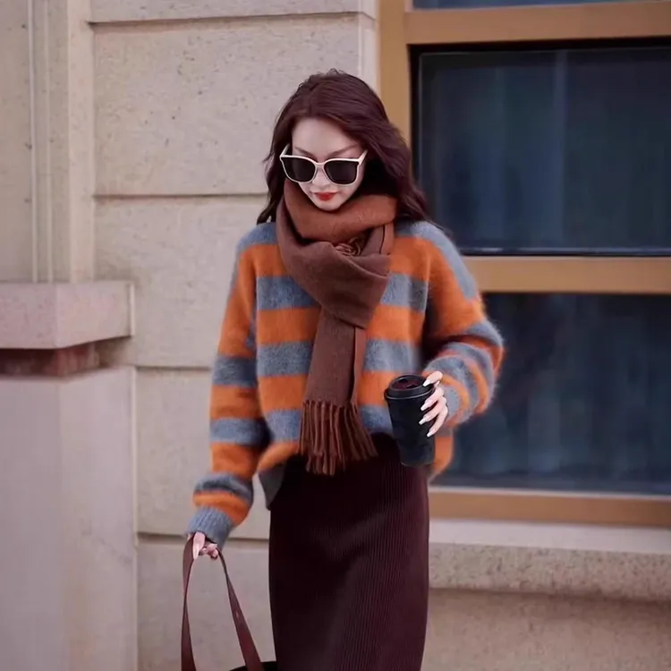 美女秋冬穿搭条纹宽松慵懒风毛衣女2025春季新款时尚洋气针织衫上