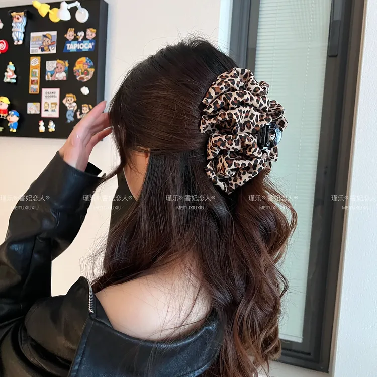 蓬松云朵泡泡串珠抓夹女高级感新款发抓夹轻奢风鲨鱼夹大号发量多
