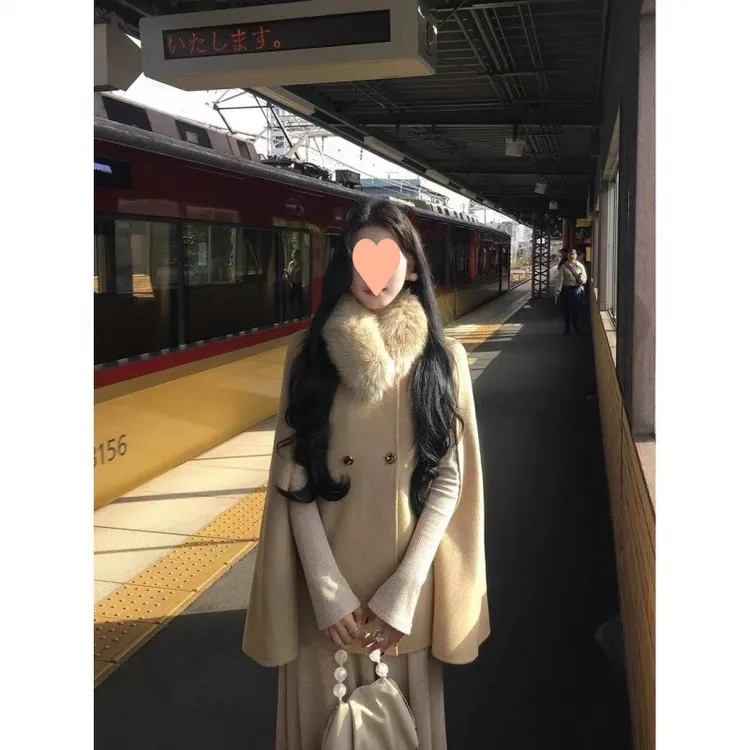 飞飞袖财阀千金羊毛双面呢斗篷毛呢外套女秋冬短款呢子大衣