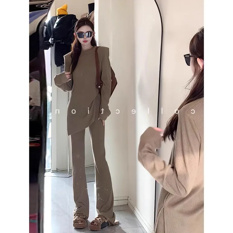25早秋韩版时尚圆领坑条开 叉垫肩T恤女高腰直筒拖地裤两件式套装
