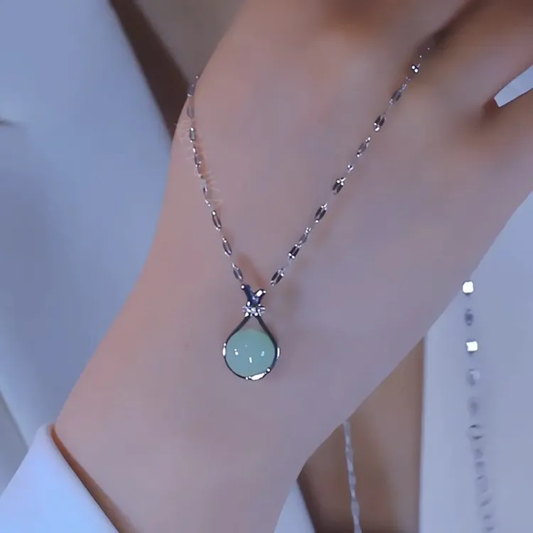 钛钢吊坠 新款轻奢高级感银色项链吊坠项链颈链时尚女式锁骨链商品图