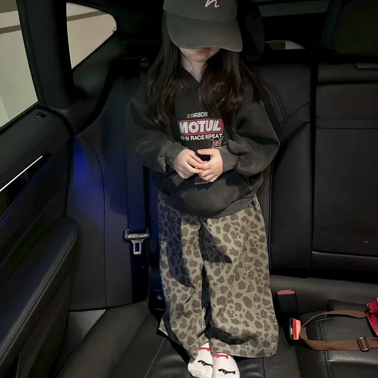 壹妈童装韩版女童时髦洋气套装儿童字母印花深灰色卫衣豹纹裤子潮
