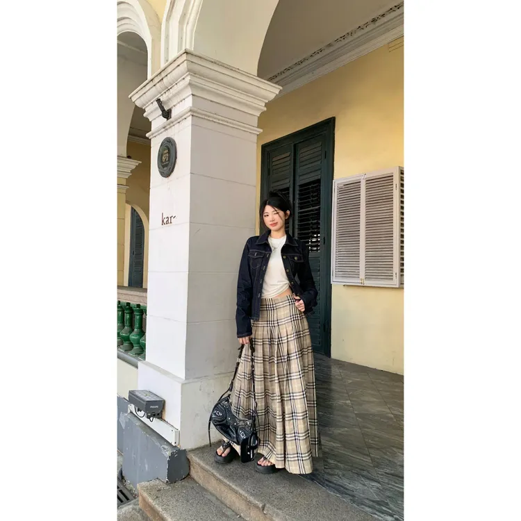 四季百搭舒适复古美式收腰水洗牛仔外套+格纹半身裙