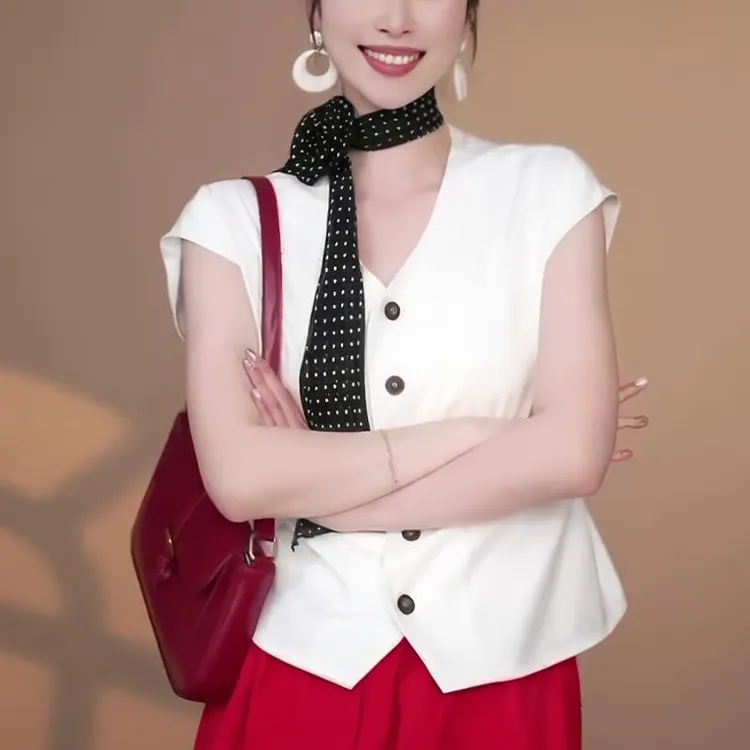 醉萍2025夏季新款女装韩系修身款圆领百搭简约高级感衬衫短袖上衣