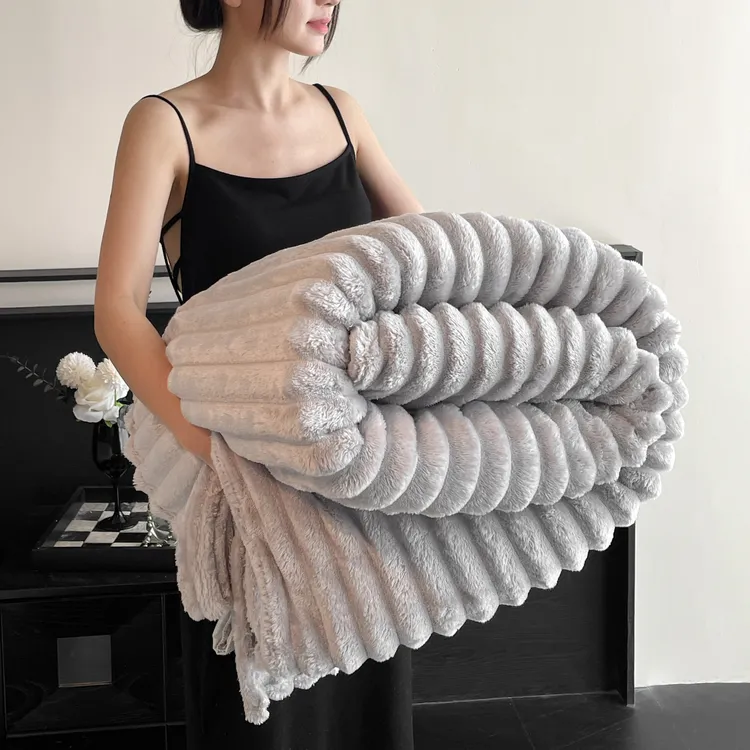 加厚仿兔绒毛毯冬季盖毯办公室午睡沙发毯子牛奶珊瑚绒披肩小被子