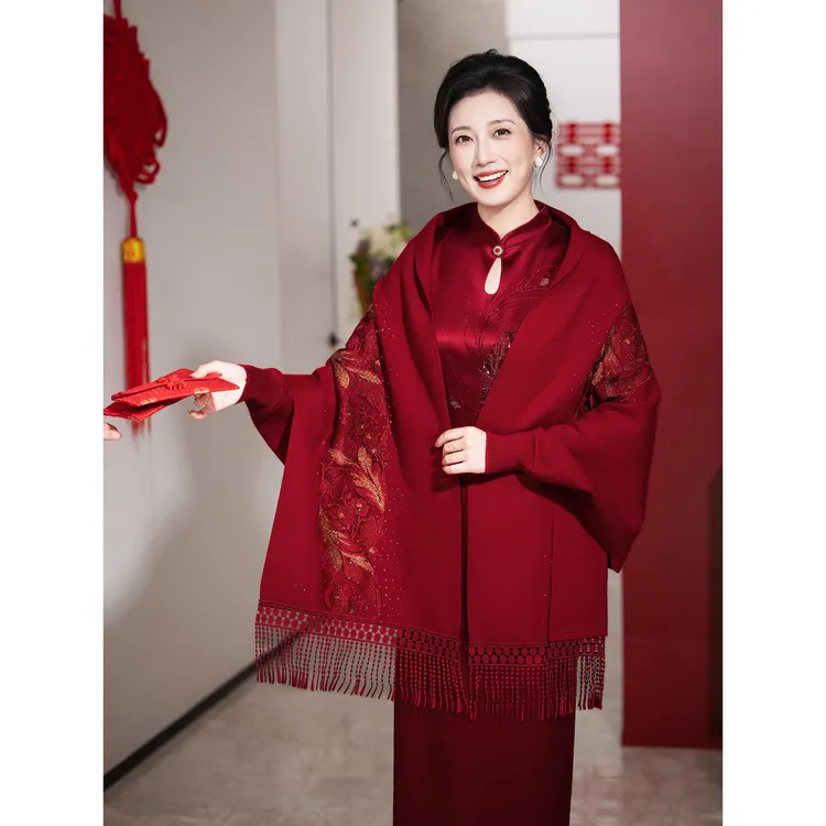 2025新款配旗袍的披肩秋冬喜婆婆妈妈婚宴斗篷高端大气上档次外搭