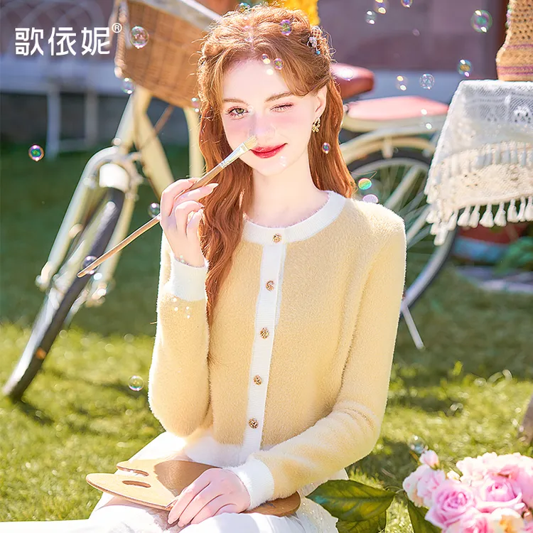 歌依妮2025冬季新款女法式小个子黄色短款针织衫开衫毛衣小外套