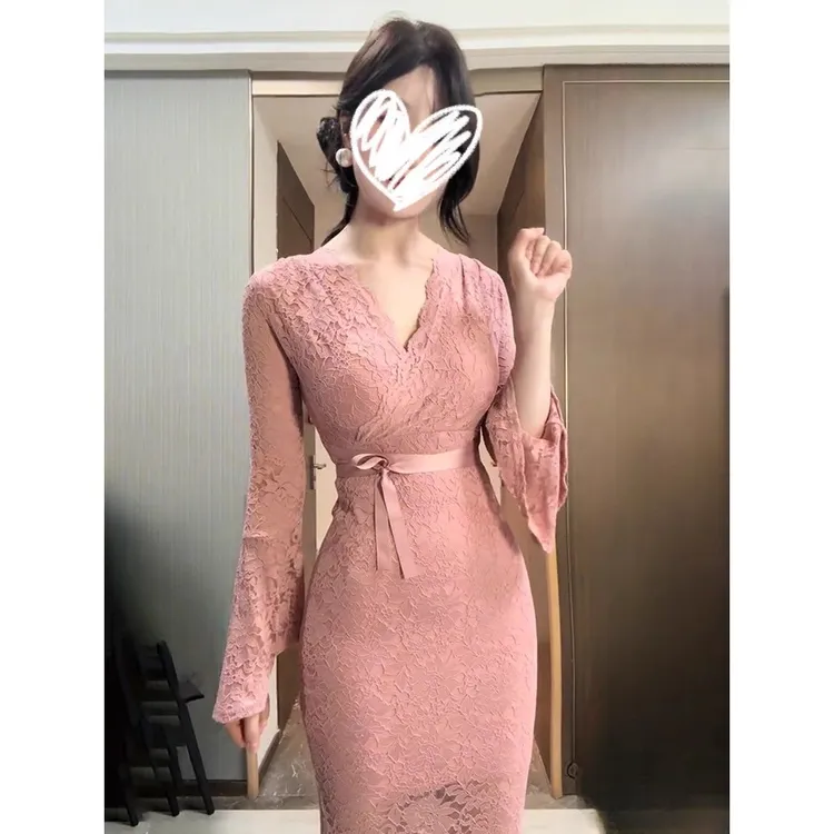 纯欲交叉V领蕾丝喇叭长袖连衣裙女秋冬新款修身显瘦辣妹包臀长裙