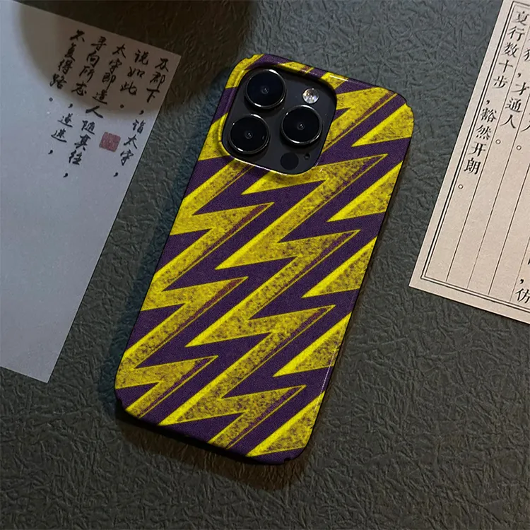 黄色闪电适用苹果16promax菲林手机壳iPhone15/14创意卡通硬12/11