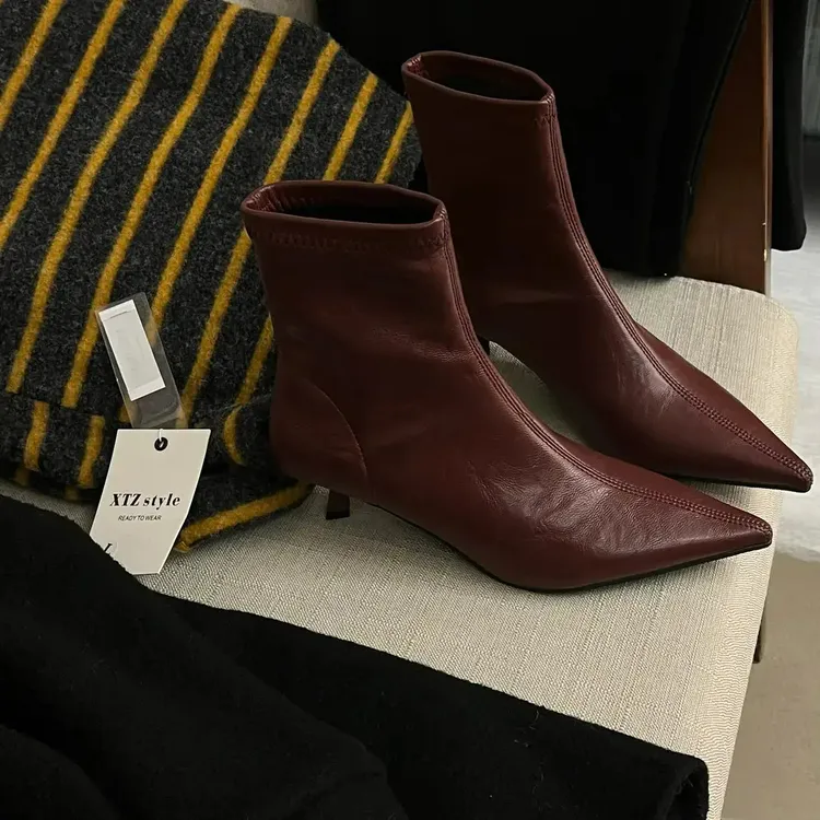 2025冬季新款法式气质尖头短靴时尚百搭套脚网红高跟软皮瘦瘦靴