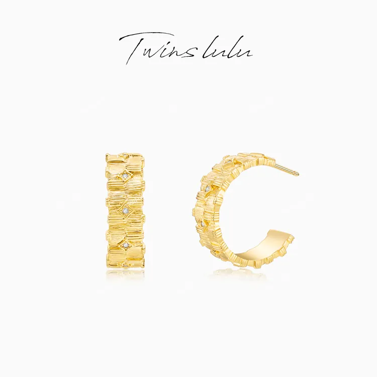 TWINS LULU 镀K金 秋上新 简约C形肌理感四角星耳环TSL2553