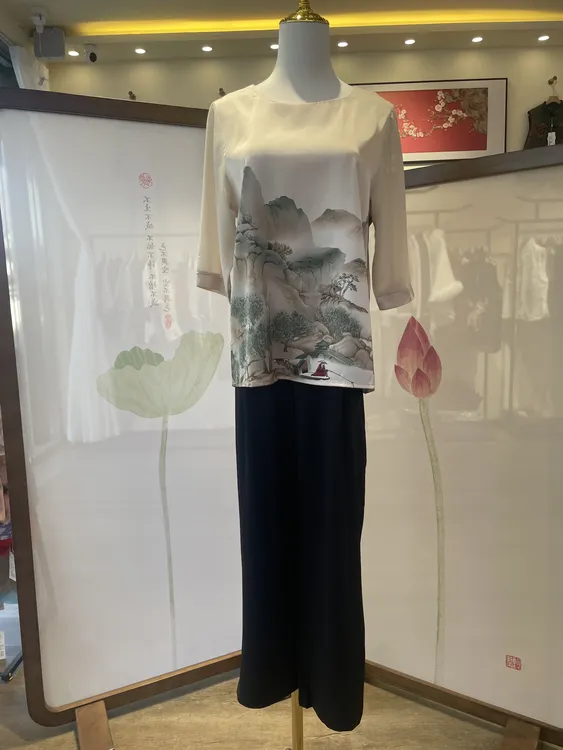 夏款修身型江山如画真丝短袖上衣中老年女装圆领常规款