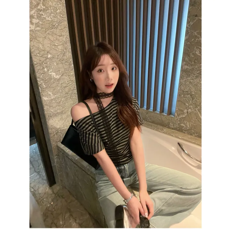 YPP！【蕾文缪斯】夏季显瘦气质条纹蕾丝设计感斜肩T恤