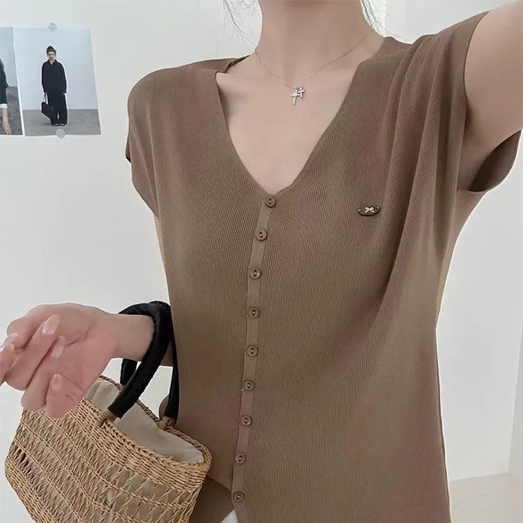 休闲简约V领薄款百搭短袖上衣女夏季新款时尚百搭单排扣针织衫ins