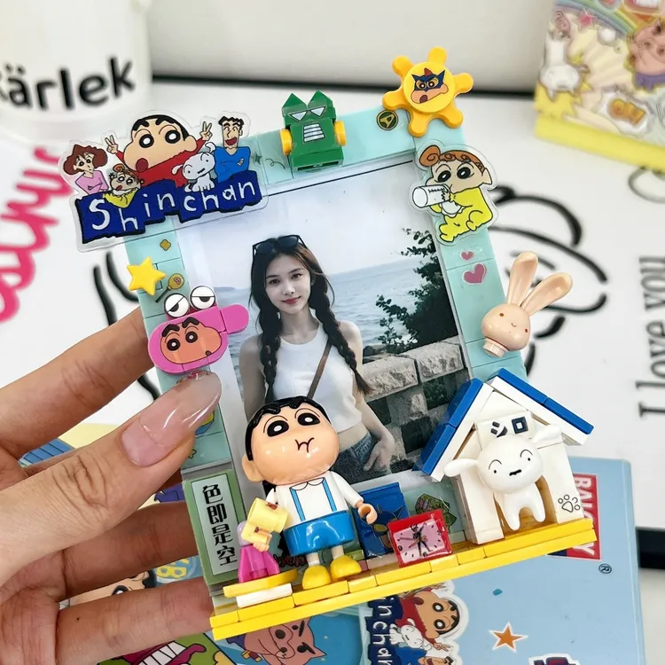 正版蜡笔小新积木相框冰箱贴生日礼物手工拼装送闺蜜女生情侣礼物