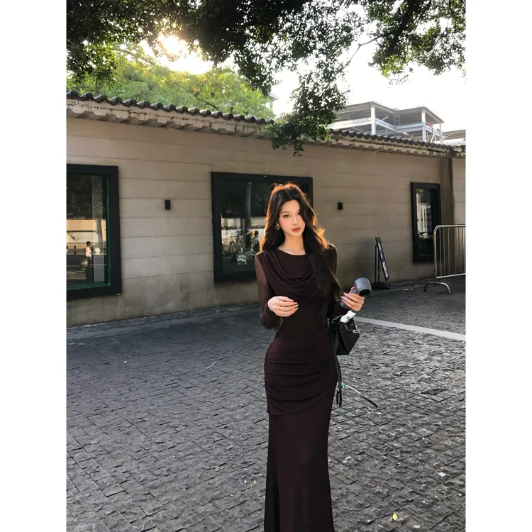 褶皱网纱长袖连衣裙秋冬2025新款打底裙子圆领紧身包臀长裙01030